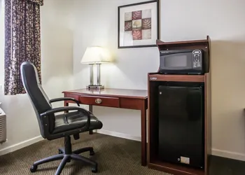 Quality Inn Peru near Starved Rock State Park hotel thumbnail 8