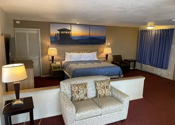 Days Inn by Wyndham Newport OR hotel thumbnail 4