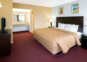 Days Inn by Wyndham Newport OR hotel thumbnail 6