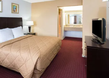 Days Inn by Wyndham Newport OR hotel thumbnail 7