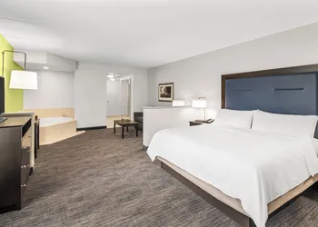 Holiday Inn Express & Suites Wilmington-Newark by IHG hotel thumbnail 3