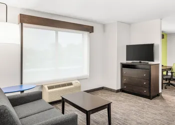 Holiday Inn Express & Suites Wilmington-Newark by IHG hotel thumbnail 5