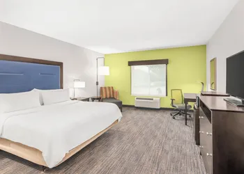 Holiday Inn Express & Suites Wilmington-Newark by IHG hotel thumbnail 6