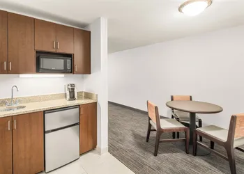 Holiday Inn Express & Suites Wilmington-Newark by IHG hotel thumbnail 8