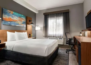 La Quinta Inn & Suites by Wyndham Salem OR hotel thumbnail 3