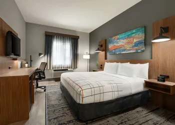 La Quinta Inn & Suites by Wyndham Salem OR hotel thumbnail 5