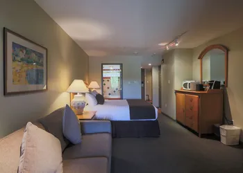 Pacific Shores Resort & Spa hotel thumbnail 4