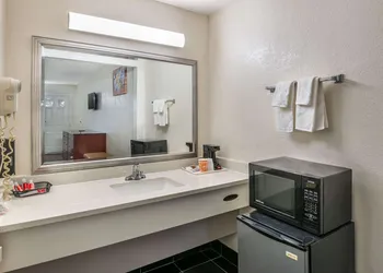 Econo Lodge Richmond-North Chesterfield hotel thumbnail 6