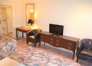 Merced Inn and Suites hotel thumbnail 6
