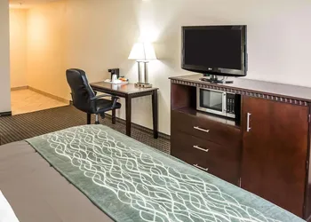 Econo Lodge Inn & Suites Monroe hotel thumbnail 8