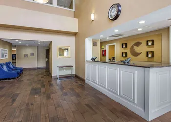 Comfort Suites hotel thumbnail 2