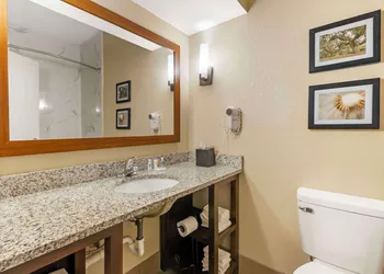 Comfort Suites hotel thumbnail 5