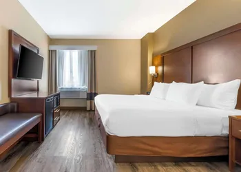 Comfort Suites hotel thumbnail 6