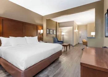 Comfort Suites hotel thumbnail 7