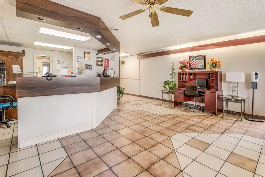 Econo Lodge hotel detail image 2