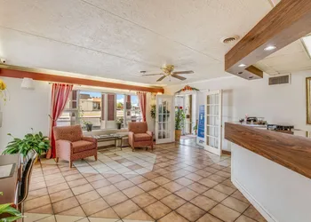 Econo Lodge hotel thumbnail 4