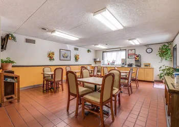 Econo Lodge hotel thumbnail 5