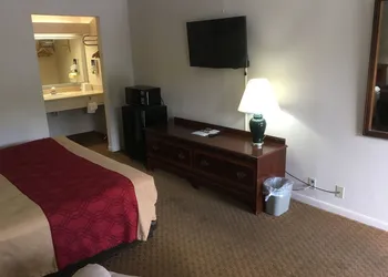 Econo Lodge hotel thumbnail 7