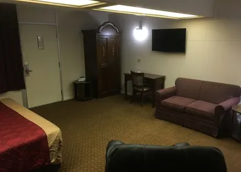 Econo Lodge hotel thumbnail 8