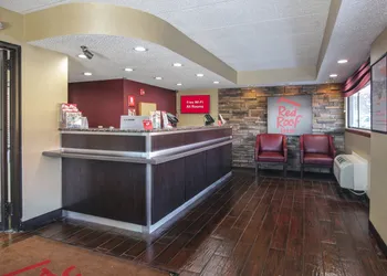 Red Roof Inn Detroit - Troy hotel thumbnail 2
