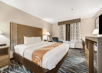 Quality Inn Effingham North hotel thumbnail 6