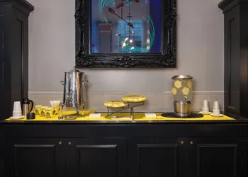 Staypineapple, An Iconic Hotel, The Loop hotel thumbnail 3