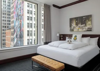 Staypineapple, An Iconic Hotel, The Loop hotel thumbnail 7