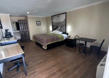 Super 8 Wyndham McAllen Downtown- City Center-Plaza Mall-Airport hotel thumbnail 2