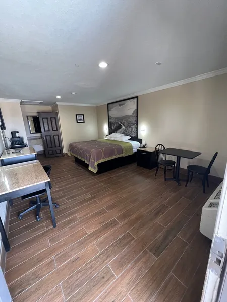 Super 8 Wyndham McAllen Downtown- City Center-Plaza Mall-Airport hotel detail image 2