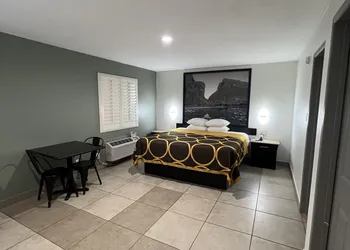 Super 8 Wyndham McAllen Downtown- City Center-Plaza Mall-Airport hotel thumbnail 5