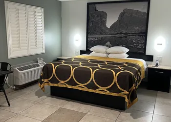 Super 8 Wyndham McAllen Downtown- City Center-Plaza Mall-Airport hotel thumbnail 6