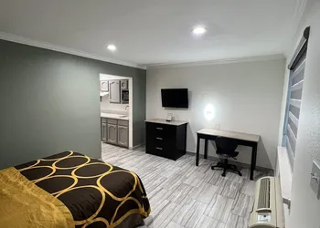 Super 8 Wyndham McAllen Downtown- City Center-Plaza Mall-Airport hotel thumbnail 8