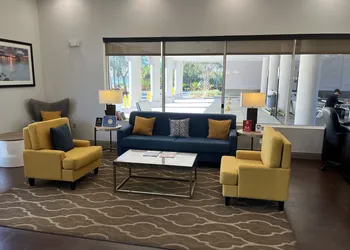 Comfort Suites Clearwater - Dunedin hotel thumbnail 2