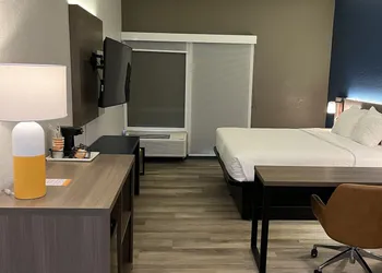 Comfort Suites Clearwater - Dunedin hotel thumbnail 4