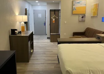 Comfort Suites Clearwater - Dunedin hotel thumbnail 5