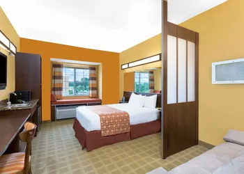 Microtel Inn & Suites by Wyndham Greenville/University Medic hotel thumbnail 8