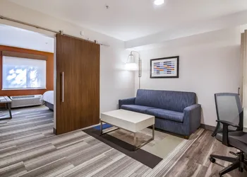 Holiday Inn Express & Suites Langley by IHG hotel thumbnail 4