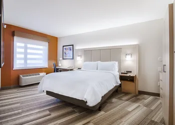 Holiday Inn Express & Suites Langley by IHG hotel thumbnail 8