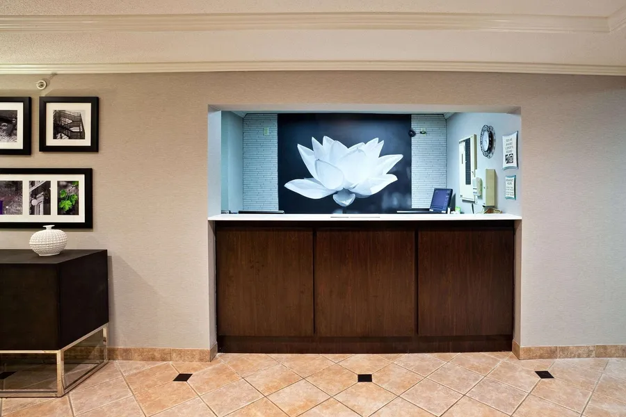 La Quinta Inn & Suites by Wyndham Cleveland Macedonia hotel detail image 2