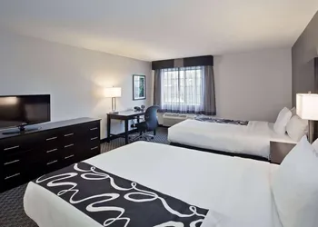 La Quinta Inn & Suites by Wyndham Cleveland Macedonia hotel thumbnail 6
