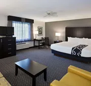 La Quinta Inn & Suites by Wyndham Cleveland Macedonia hotel detail image 7