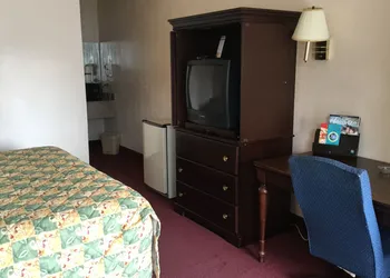 Belmont Inn & Suites hotel thumbnail 7