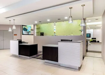 La Quinta Inn & Suites by Wyndham Indianapolis South hotel thumbnail 3