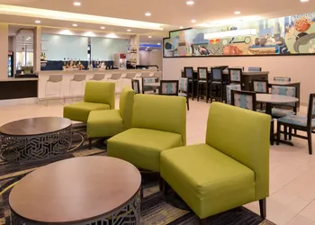 La Quinta Inn & Suites by Wyndham Indianapolis South hotel thumbnail 8