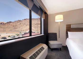 Holiday Inn Express & Suites Moab by IHG hotel thumbnail 4
