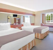 Microtel Inn & Suites by Wyndham Gassaway/Sutton hotel detail image 3