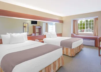 Microtel Inn & Suites by Wyndham Gassaway/Sutton hotel thumbnail 3