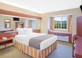 Microtel Inn & Suites by Wyndham Gassaway/Sutton hotel thumbnail 5