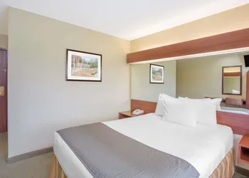 Microtel Inn & Suites by Wyndham Gassaway/Sutton hotel thumbnail 6