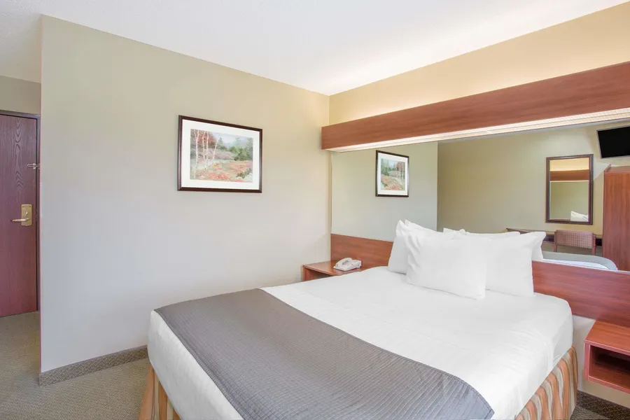 Microtel Inn & Suites by Wyndham Gassaway/Sutton hotel detail image 6
